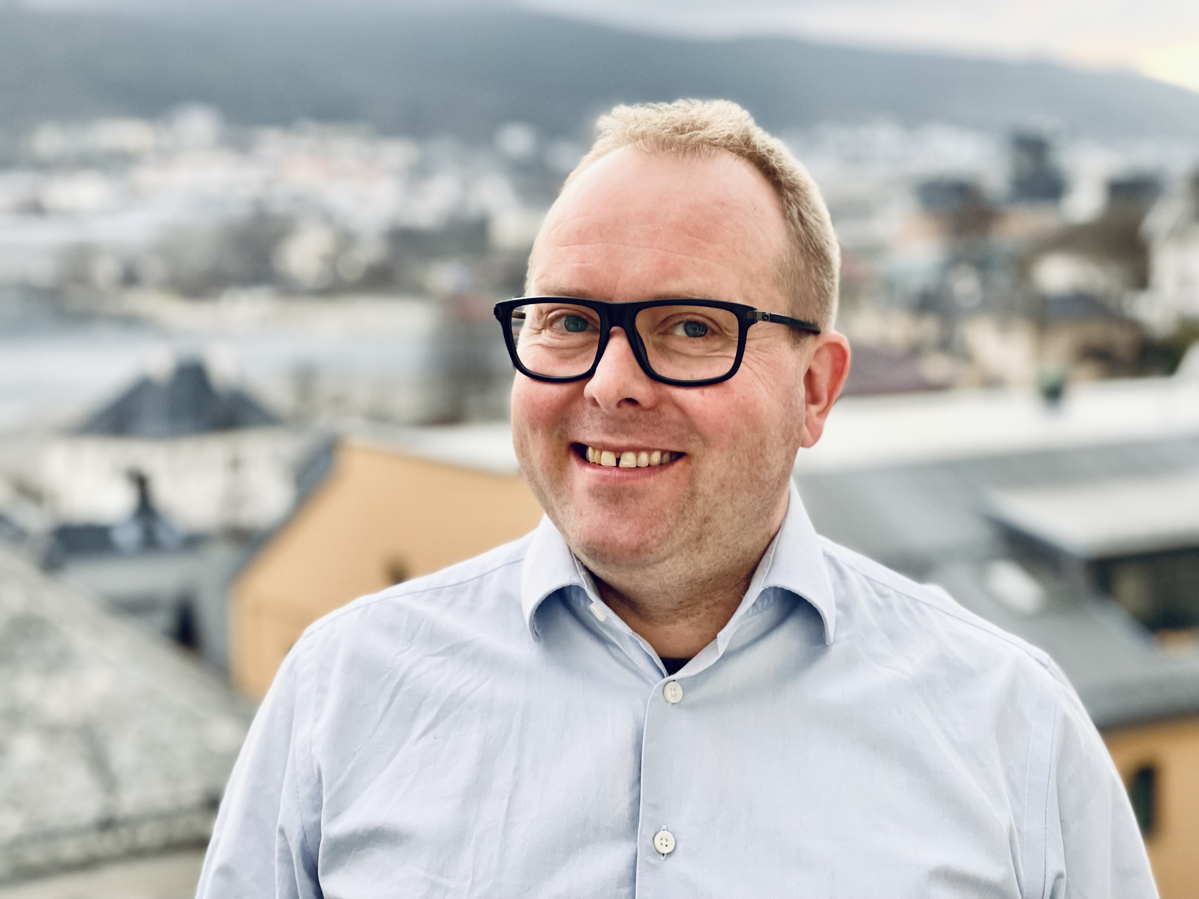 portrett-raymond-lie